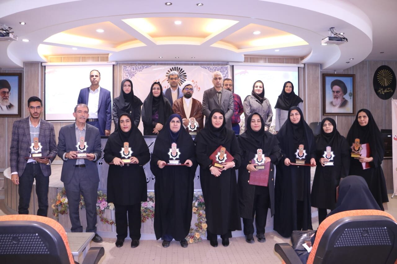 برگزاری مراسم تجلیل از محققان و نوآوران برتر دانشگاه پیام‌نور در استان کرمان، به‌منظور قدردانی از دستاوردهای علمی و فناوری آن‌ها برگزار شد.