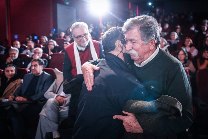 نکوداشت مستندساز عاشق ایران برگزار شد/ اهدای نشان فیروزه سینماحقیقت به فرهاد ورهرام