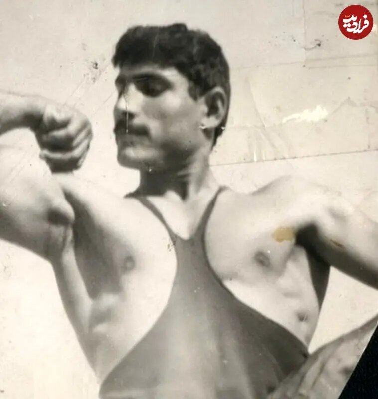 عکس/ نعمت آغاسی با لباس کُشتی در حال فیگور گرفتن در ۳۰ سالگی؛ دهه ۴۰