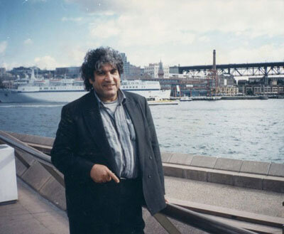 نعمت آغاسی، قهرمان پیشین کشتی، در سن ۳۰ سالگی به‌صورت حرفه‌ای در حال نمایش مهارت‌های خود با لباس مخصوص کشتی دیده می‌شود؛ این تصویر مربوط به دهه ۴۰ است.