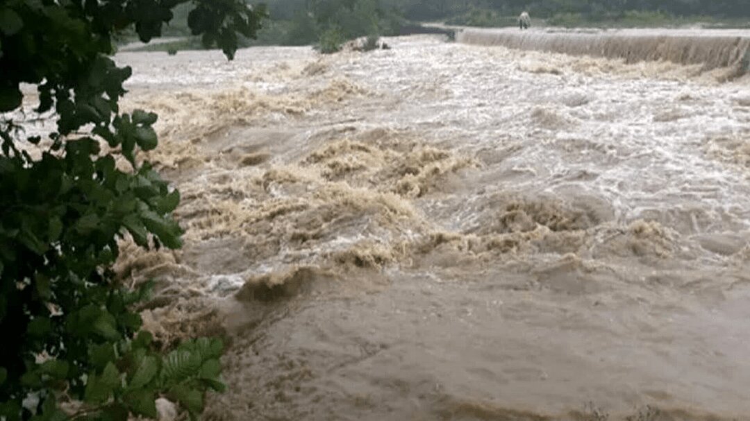 پس از یک دوره دراز خشکسالی شدید، وقوع یک حادثه غیرمنتظره سبب ورود سیلاب به این استان شد و در نتیجه، خساراتی به ارزش ۱۱ هزار میلیارد تومان به سدهای موجود وارد آمد. پس از یک دوره دراز خشکسالی شدید، وقوع یک حادثه غیرمنتظره سبب ورود سیلاب به این استان شد و در نتیجه، خساراتی به ارزش ۱۱ هزار میلیارد تومان به سدهای موجود وارد آمد.