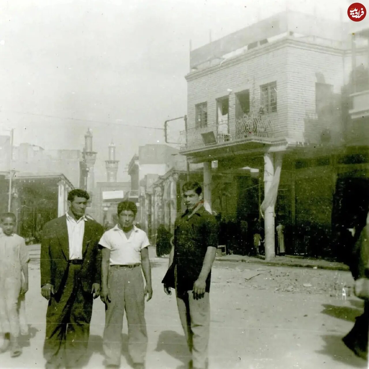 عکس/ غلامرضا تختی در ۲۴ سالگی و در کربلا؛ سال ۱۳۳۳