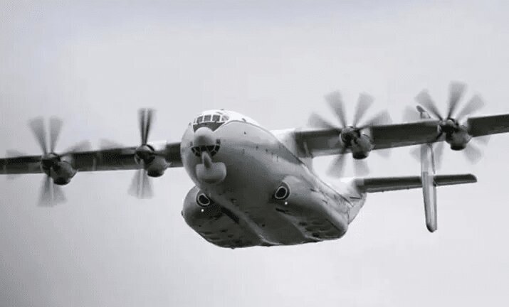 ببینید | هواپیمای آنتونوف روسی قبل از سقوط روی هوا نصف شد