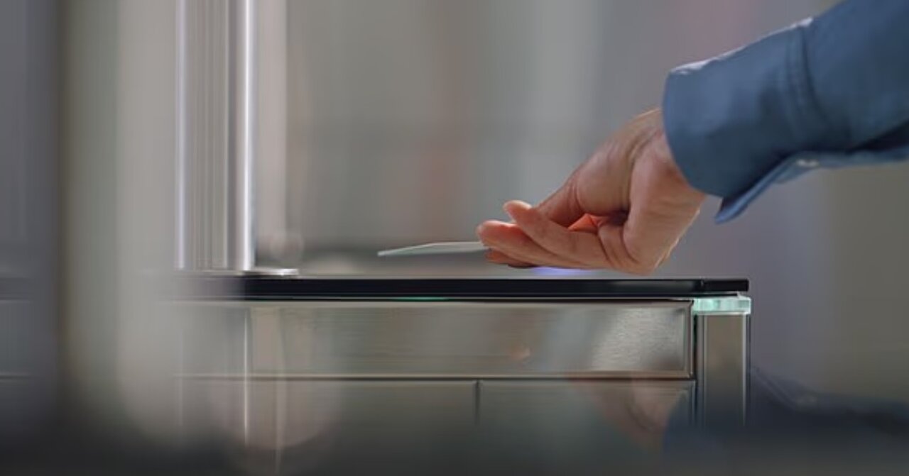 خبری که در شبکههای اجتماعی پربازدید شد/ اخراج بهدلیل زود حاضر شدن در محل کار