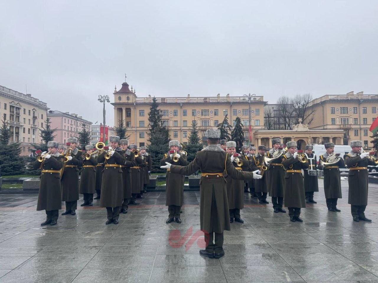 عراقچی با لوکاشنکو دیدار کرد / اهدای تاج گل به کشته شدگان جنگ+ تصاویر