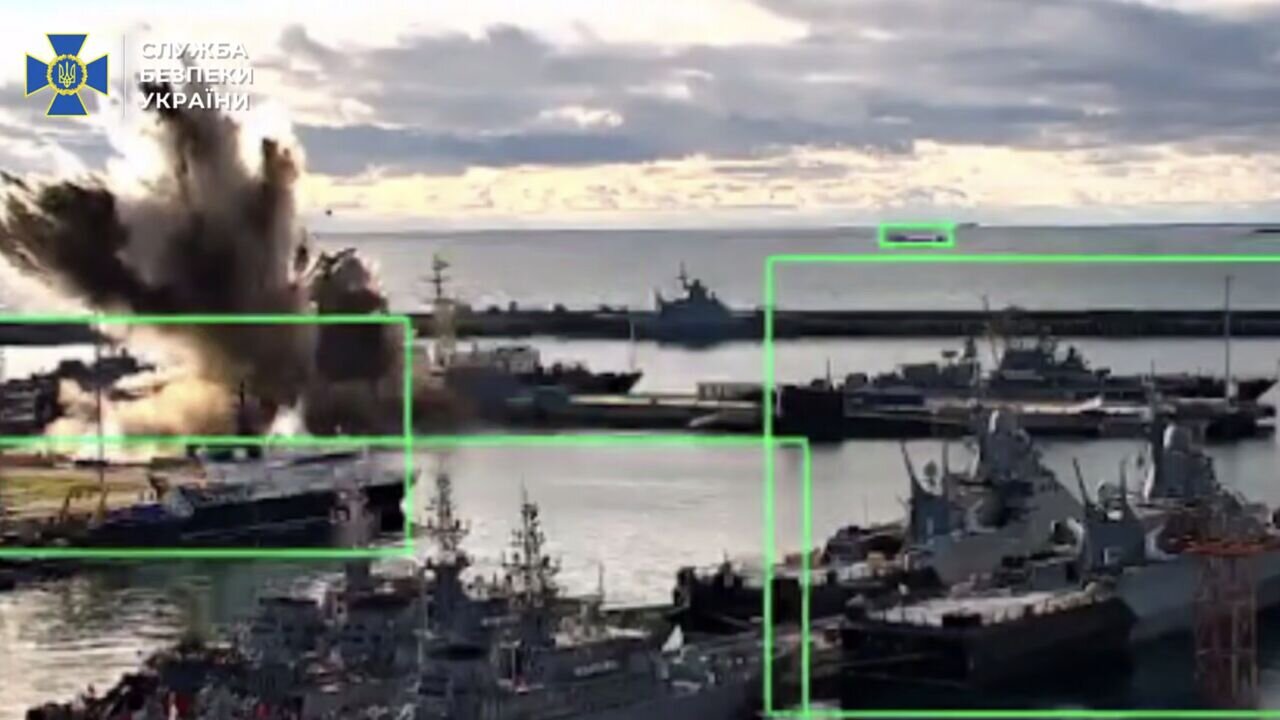 اوکراین همزمان با حمله به سکوهای نفتی دریای خزر، یک زیردریایی روسیه را از کار انداخت