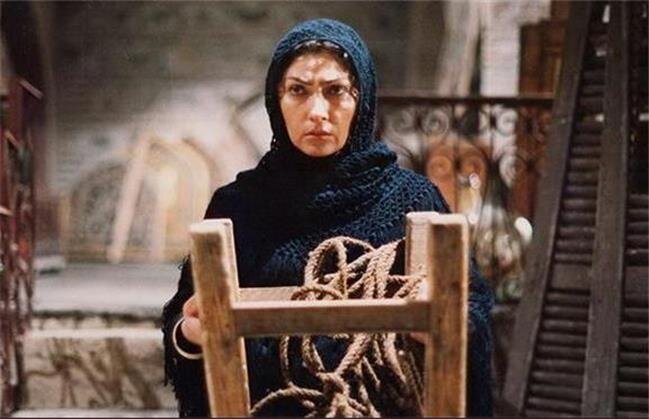 تصویر فریماه فرجامی در سن ۲۲ سالگی در ورزشگاه آزادی ثبت شده است؛ این عکس مربوط به سال ۵۶ می‌باشد.