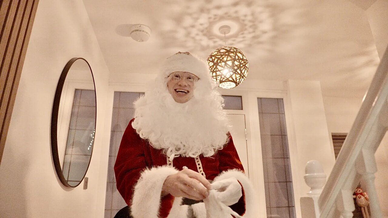 عکس | ارلینگ هالند بابانوئل شد؛ سورپرایز بامزه بچهغول برای کودکان انگلیس