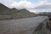 انسداد محور بندرلنگه–پارسیان در محدوده مغوییه به‌دلیل طغیان رودخانه فصلی