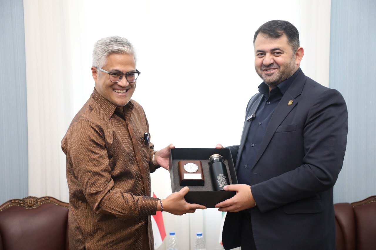 سفیر اندونزی با شهردار ارومیه دیدار کرد / احتمال خواهرخواندگی با شهری در این کشور