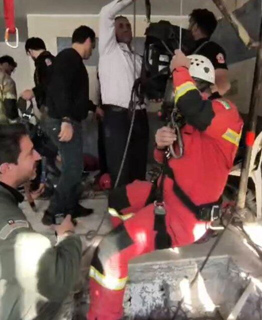 گرفتار شدن دو کارگر در چاه ۲۵ متری/ جزئیات