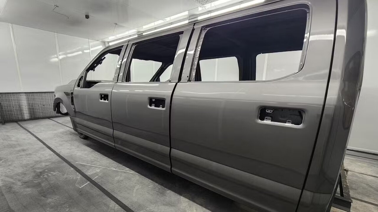 لیموزین دنیای وانت‌ها / غول‌پیکر آمریکایی با ۶ در