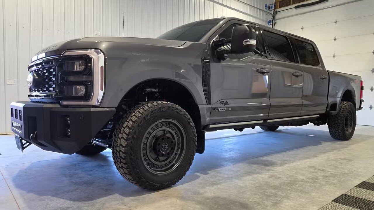 لیموزین دنیای وانت‌ها / غول‌پیکر آمریکایی با ۶ در