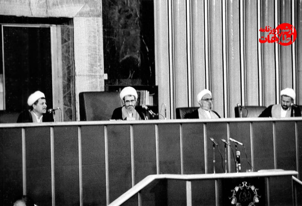 ۴۰ سال پیش جانشین رهبری چگونه معرفی شد؟ + عکس و جزئیات