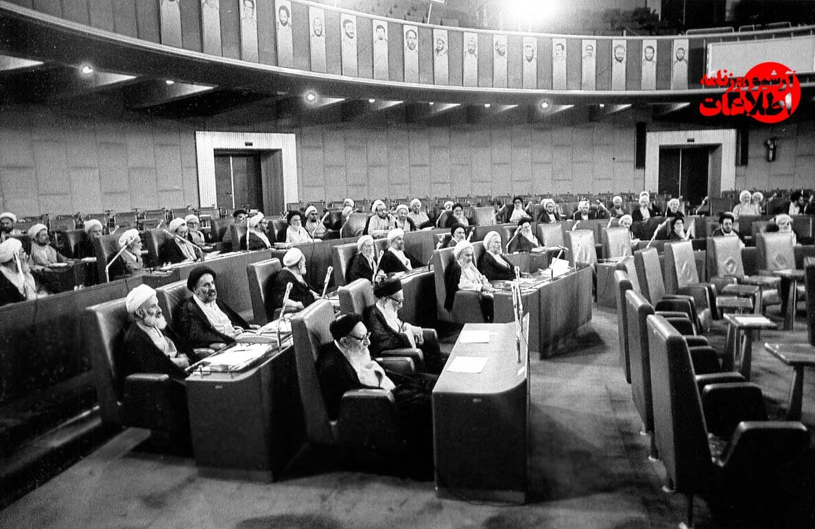 ۴۰ سال پیش جانشین رهبری چگونه معرفی شد؟ + عکس و جزئیات