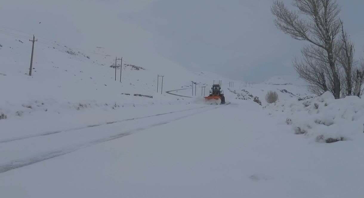 بارش برف و باران در استان چهارمحال و بختیاری / توصیه به پرهیز از سفرهای غیرضروری بارش برف و باران در استان چهارمحال و بختیاری / توصیه به پرهیز از سفرهای غیرضروری