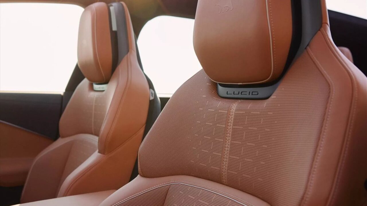 علت مرگ؟ روکش صندلی!