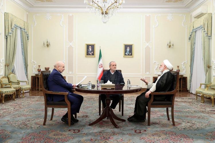 چه اقداماتی باید انجام داد؟ تمرکز بر اصلاحات سیاسی یا اقتصادی؟ ایستادگی در برابر شرایط یا دستیابی به توافق کلی؟ چه اقداماتی باید انجام داد؟ تمرکز بر اصلاحات سیاسی یا اقتصادی؟ ایستادگی در برابر شرایط یا دستیابی به توافق کلی؟