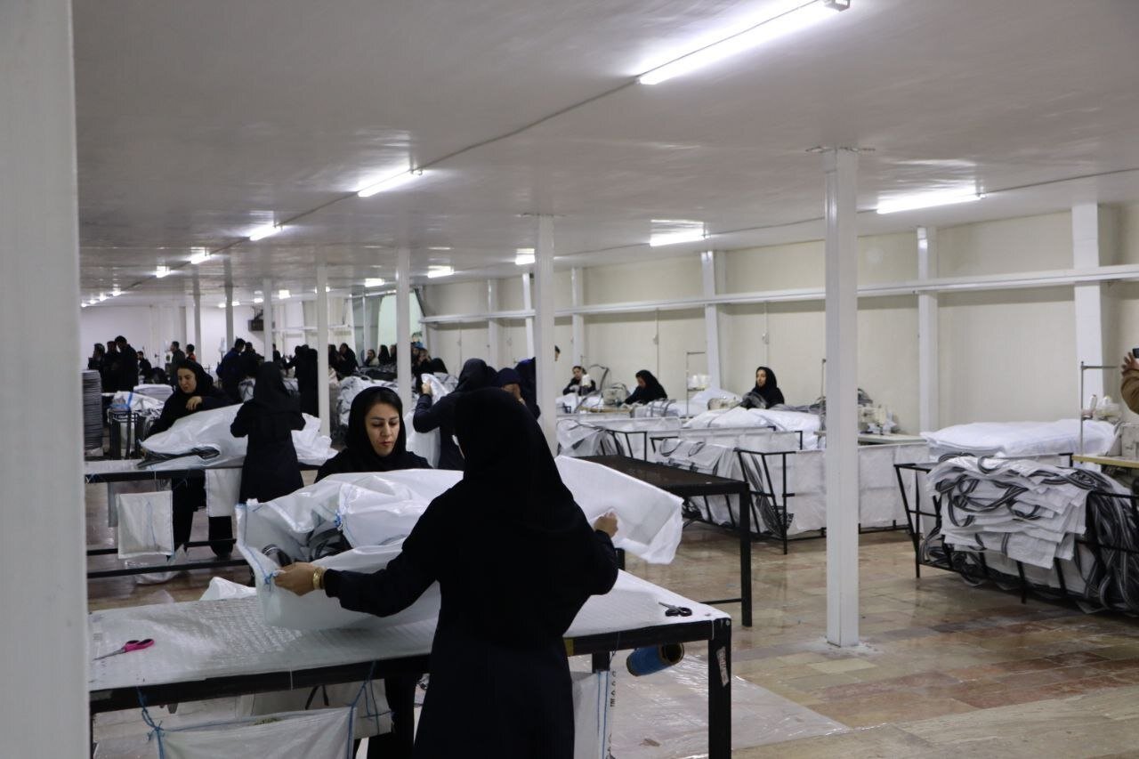 افتتاح یک واحد تولیدی جدید در شهرستان خوی با حمایت سرمایهگذاری خارجی انجام شد. افتتاح یک واحد تولیدی جدید در شهرستان خوی با حمایت سرمایهگذاری خارجی انجام شد.