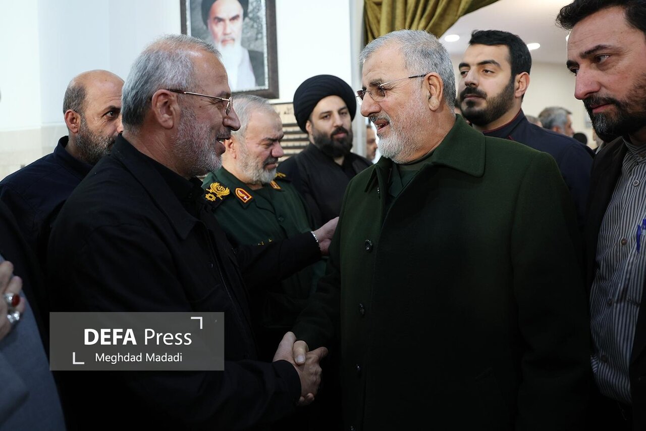 تصاویری از حضور مقامات در مراسم ختم آیت‌الله سیدمحمد شاهچراغی/ نشستن وزیر اطلاعات بین دو سردار عالیرتبه سپاه/ ظاهر زمستانی فرمانده کل سپاه