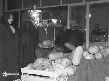 عکس و گزارش از یلدا و کریسمس در تهران ۵۰ سال پیش!