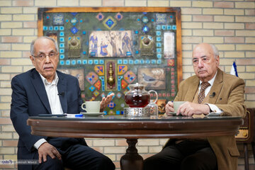 فریدون مجلسی: فروغی دو بار ایران از هم پاشیده را نجات داد/ کوروش احمدی: نباید از نقش او در واگذاری «آرارات کوچک» و «نفت‌خانه» به همسایگان چشم پوشید