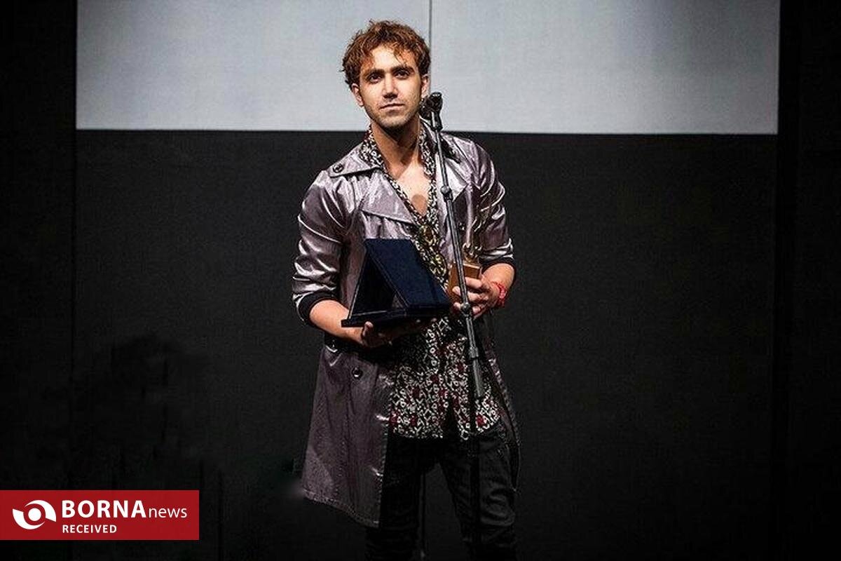 شاهحسینی اعلام کرد: نمایش «کلوزآپ» به بررسی هویت تهران در جشنواره شهر میپردازد. این اثر داستانی را روایت میکند که عشق به هنر را در تقاطع زمانهای گذشته و حال به تصویر میکشد. شاهحسینی اعلام کرد: نمایش «کلوزآپ» به بررسی هویت تهران در جشنواره شهر میپردازد. این اثر داستانی را روایت میکند که عشق به هنر را در تقاطع زمانهای گذشته و حال به تصویر میکشد.