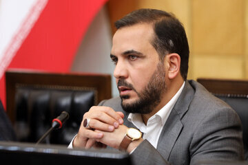 عضو هیات رئیسه مجلس: بابت کمبودها باید از مردم عذرخواهی کنیم/ وضعیت فعلی تصویری از تنهایی رئیسجمهور در مواجهه با بحرانهای انباشته اقتصادی دارد