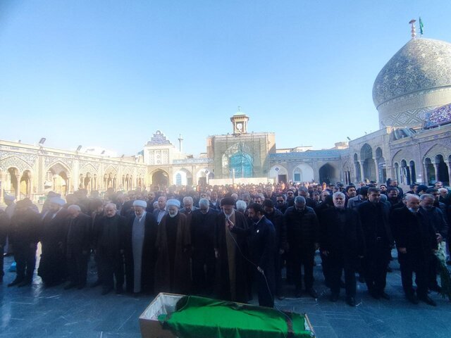 پیکر مرحومه اشرف بروجردی به خاک سپرده شد/ عضو کمیسیون امنیت ملی هم حضور داشت