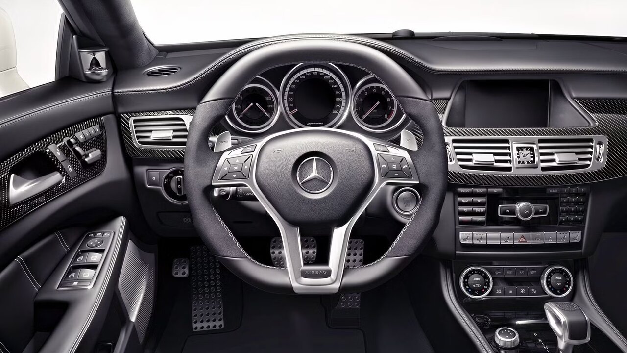 قیمت جهانی الهه زیبایی مرسدس بنز، نصف قیمت بازار ایران!