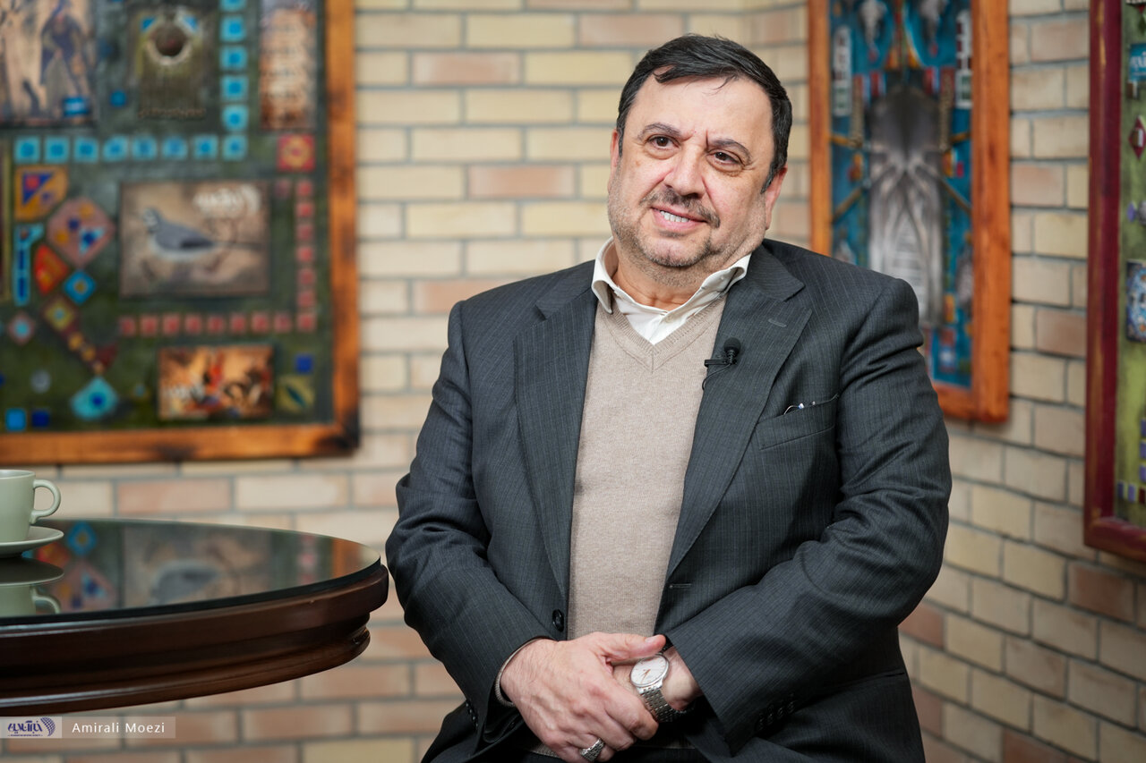 فیروزآبادی اعلام کرد که رؤسای سه قوه به مت وقف کردن فیلترینگ توافق دارند. او همچنین به حق هر شهروند برای دسترسی آزاد اشاره کرد و گفت که حدود 70 درصد از عواید حاصل از فروش فیلترشکنها به خارجیها منتقل میشود. فیروزآبادی اعلام کرد که رؤسای سه قوه به مت وقف کردن فیلترینگ توافق دارند. او همچنین به حق هر شهروند برای دسترسی آزاد اشاره کرد و گفت که حدود 70 درصد از عواید حاصل از فروش فیلترشکنها به خارجیها منتقل میشود.