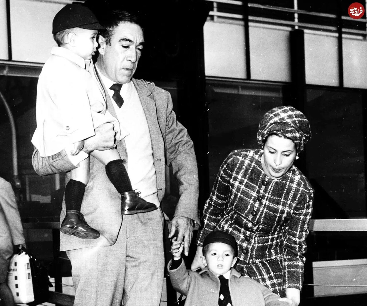 عکس/ حمزه فیلم «محمد رسولالله» در کنار همسر و فرزندانش؛ سال ۱۳۴۳