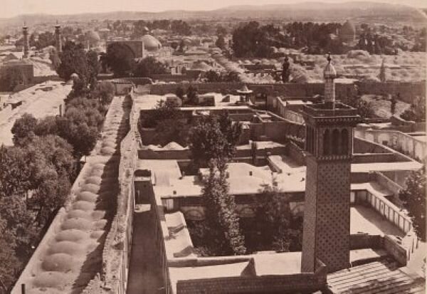 ناصرالدینشاه در یادداشتی به نقل از تلگرافی که از تهران دریافت کرده، اعلام کرده است که در طی بیست ساعت، بارش باران و برف در این شهر رخ داده است. این خبر، به شدت وی را شگفتزده کرده است. ناصرالدینشاه در یادداشتی به نقل از تلگرافی که از تهران دریافت کرده، اعلام کرده است که در طی بیست ساعت، بارش باران و برف در این شهر رخ داده است. این خبر، به شدت وی را شگفتزده کرده است.