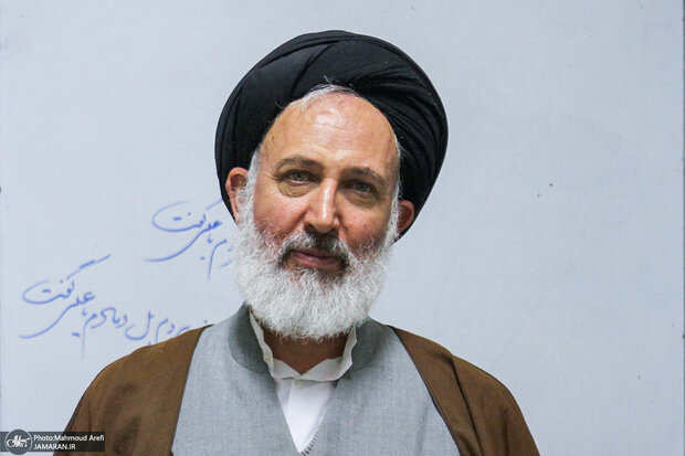 آیتالله ایازی اعلام کرد که پشت این داستان تثبیت مرجعیت امام خمینی، شخصیت آیتالله منتظری قرار داشته است. آیتالله ایازی اعلام کرد که پشت این داستان تثبیت مرجعیت امام خمینی، شخصیت آیتالله منتظری قرار داشته است.