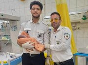 تولد نوزاد قزوینی همزمان با شب یلدا در آمبولانس