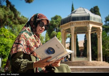 چرا با حافظ فال می‌گیریم؟/ کتابی که در جوار آرامگاه خواجه متولد شد