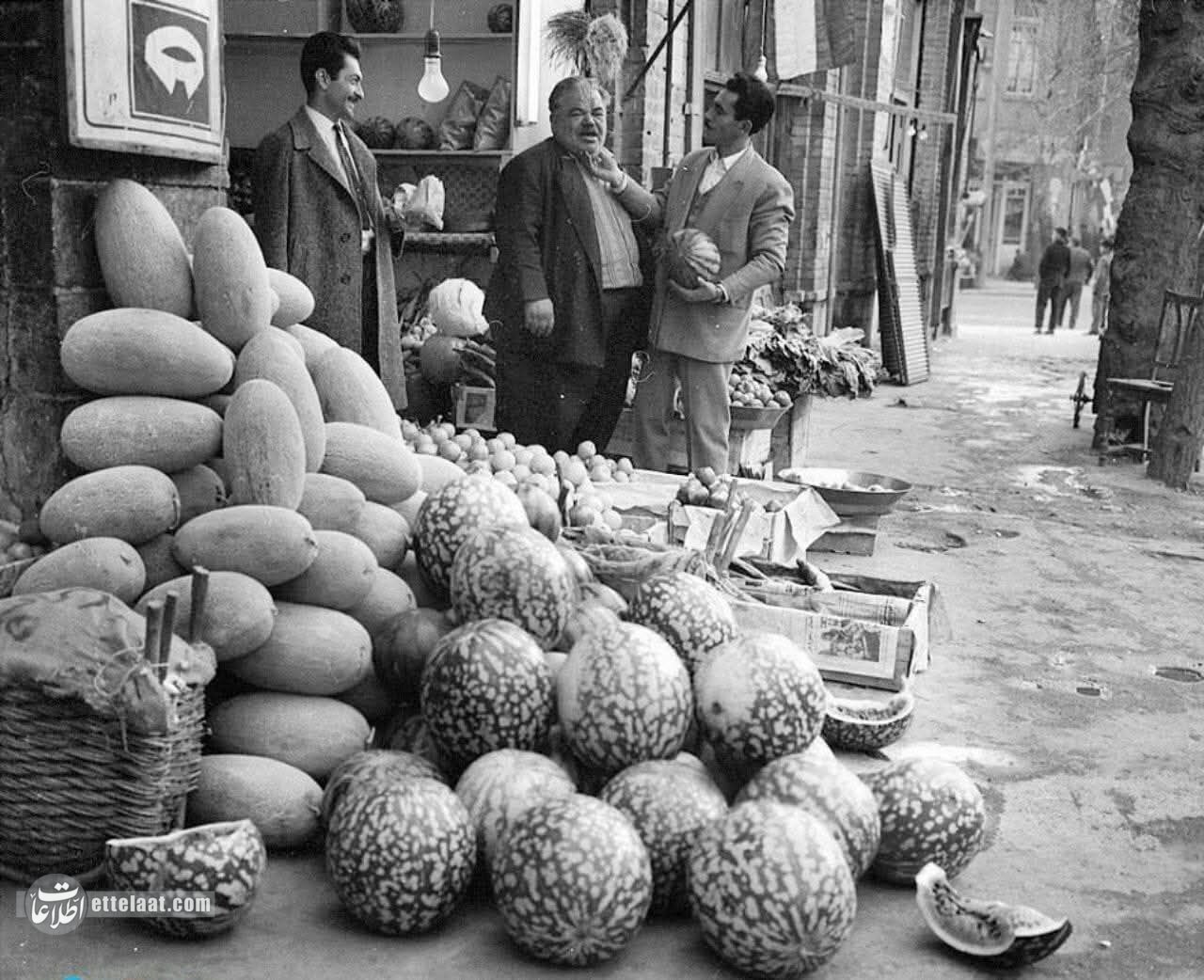 عکس‌های دیدنی از بازار شب یلدای ۶۰ سال پیش!