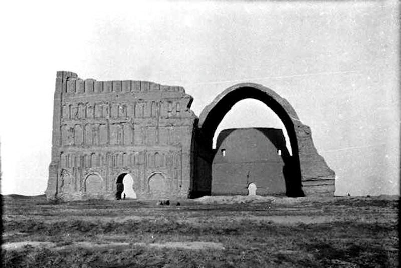 تاریخ فراموششده ایران: از دوره ساسانیان تا عصر صفویه تاریخ فراموششده ایران: از دوره ساسانیان تا عصر صفویه