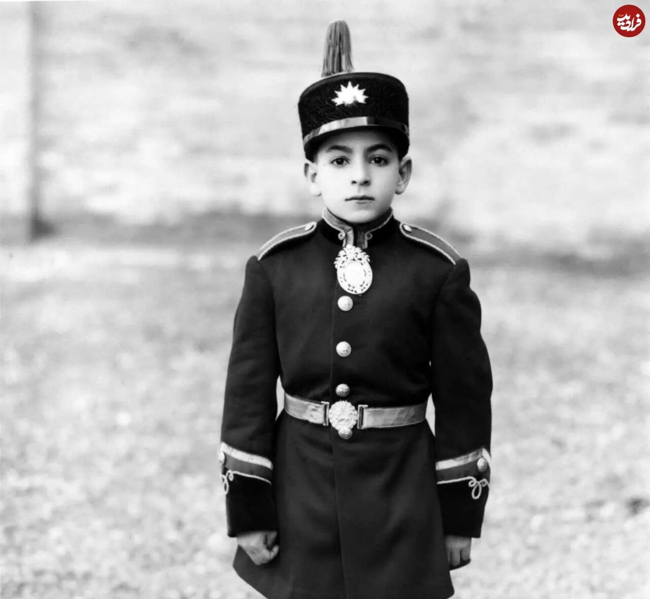عکس | محمدرضا پهلوی در کودکی در لباس نظامی در سال ۱۳۰۶