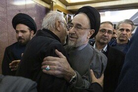 سیدمحمد خاتمی و ظریف در مراسم ترحیم اشرف بروجردی/ عارف هم آمد+تصاویر