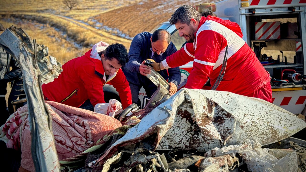 جان باختن ۴ نفر در تصادف دو تریلی با یک پراید