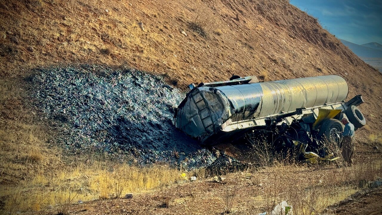 جان باختن ۴ نفر در تصادف دو تریلی با یک پراید