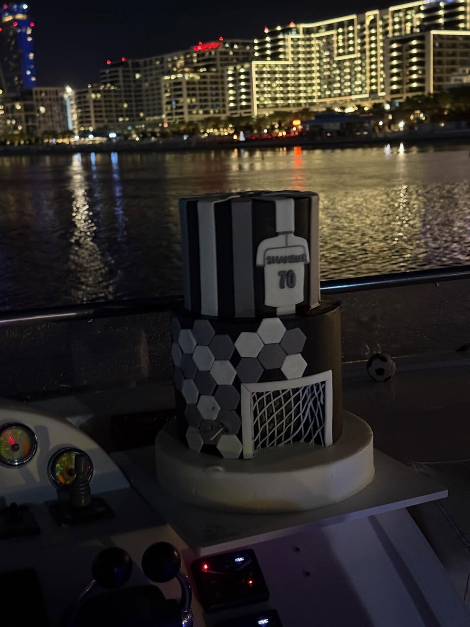 عکس | جشن تولد لاکچری ستاره پرسپولیسی در امارات با حضور قایدی