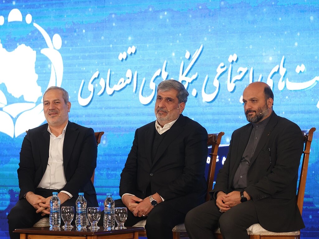 مدال افتخار حامی مدرسهسازی ایران به ایرانسل رسید