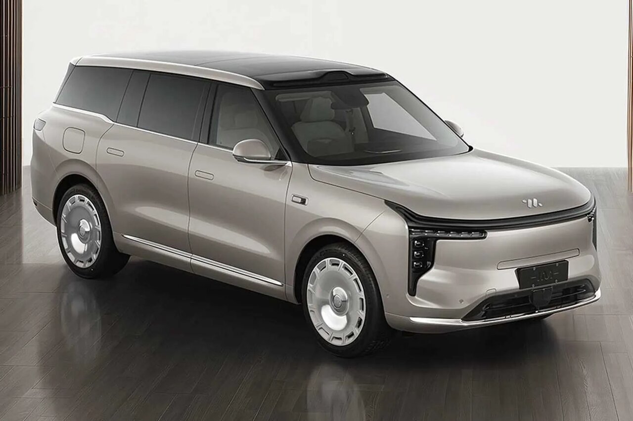 مقایسه تویوتا لندکروزر ۲۰۲۵ با شاسیبلند چینی ایران خودرو