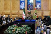 فرمانده کل ارتش: دفاع از میهن بدون حضور آگاهانه زنان، محقق نمی‌شود/ بیش از نیمی از ثواب کار کارکنان نیروهای مسلح، سهم همسران آنان است