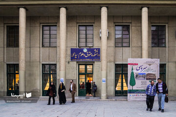 روایتی از ۱۲۶ سال نبرد علوم سیاسی با "سلطه ایدئولوژی" / چرا مادرِ علوم در ایران به تربیت دیپلمات‌های بی‌اختیار و فارغ‌التحصیلان بی‌بازار رسید؟