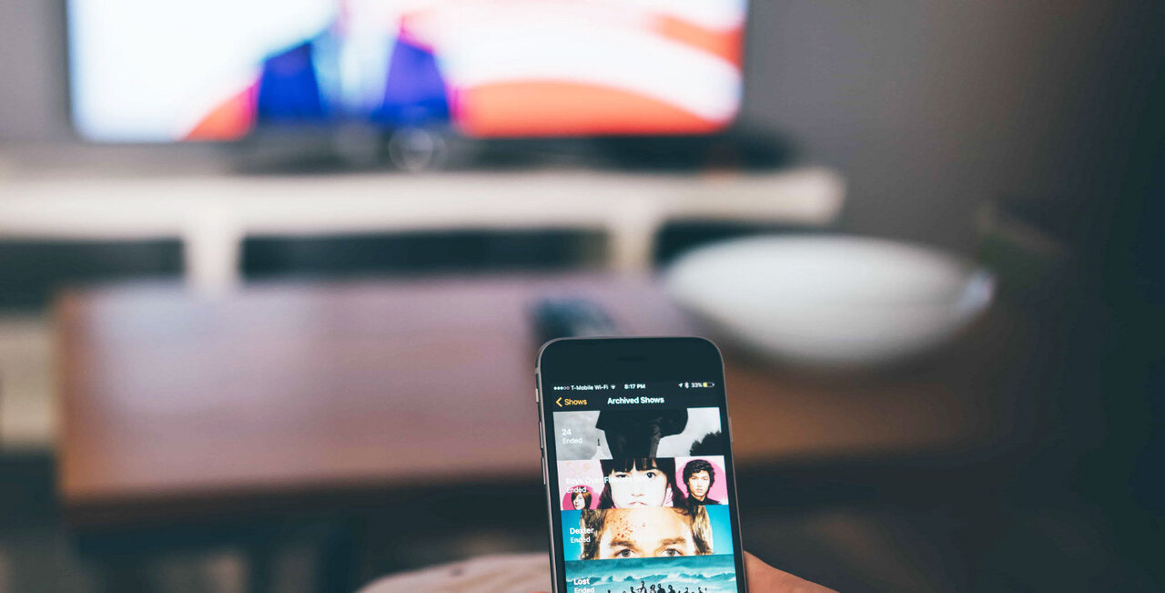 میان سنت و مدرنیته؛ رسانه ملی چگونه مخاطب جوان را از دست داد؟/ از فیلترینگ تا فقر خلاقیت؛ دلایل فاصله گرفتن نسل جدید از رسانه رسمی