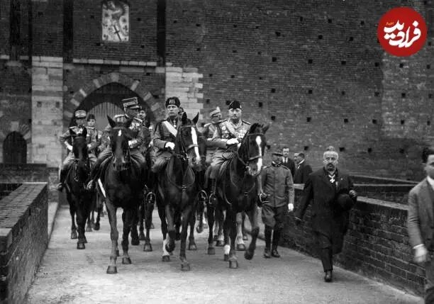 عکس/«موسولینی» سوار بر اسب در حال ترک کاستلو اسفورزسکو؛ سال ۱۳۰۴