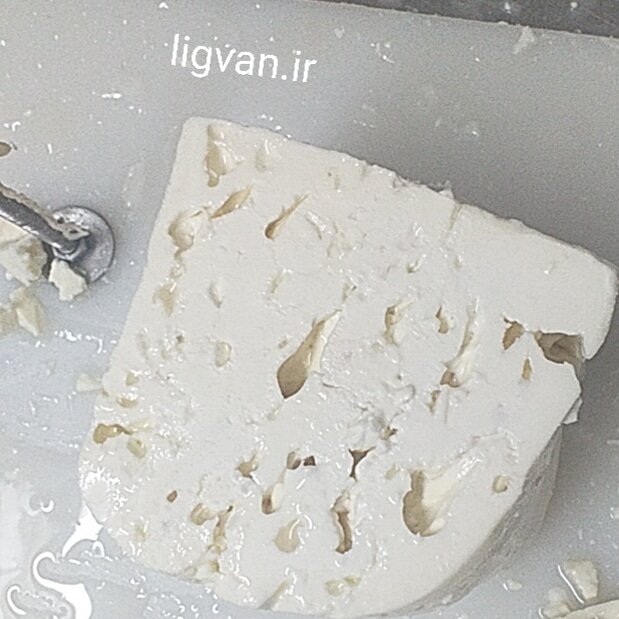 برشی از پنیر لیقوان